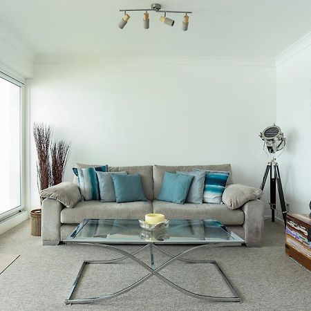 Tides - Beach Front Apartment In Bracklesham Bay Чічестер Екстер'єр фото