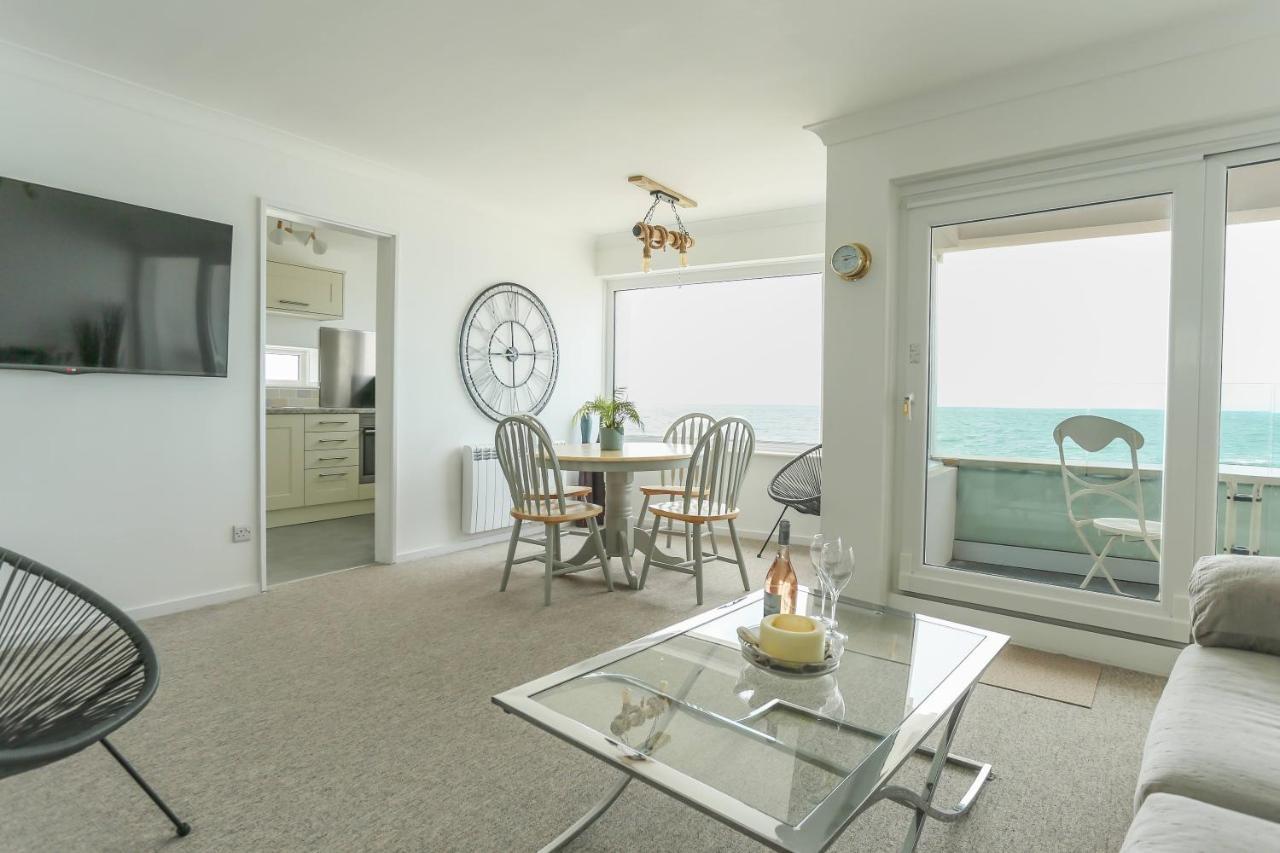 Tides - Beach Front Apartment In Bracklesham Bay Чічестер Екстер'єр фото