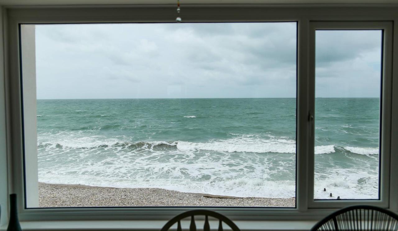 Tides - Beach Front Apartment In Bracklesham Bay Чічестер Екстер'єр фото