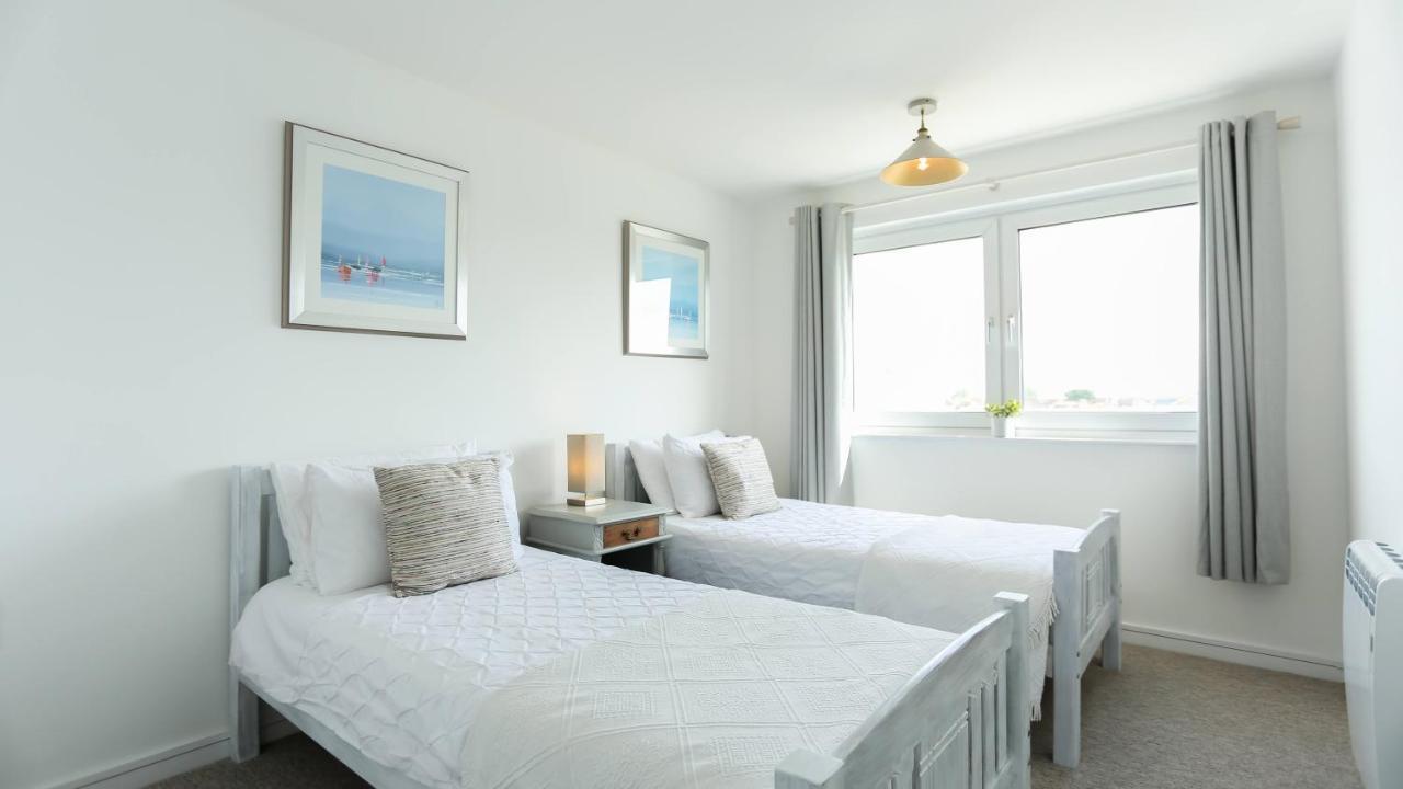 Tides - Beach Front Apartment In Bracklesham Bay Чічестер Екстер'єр фото