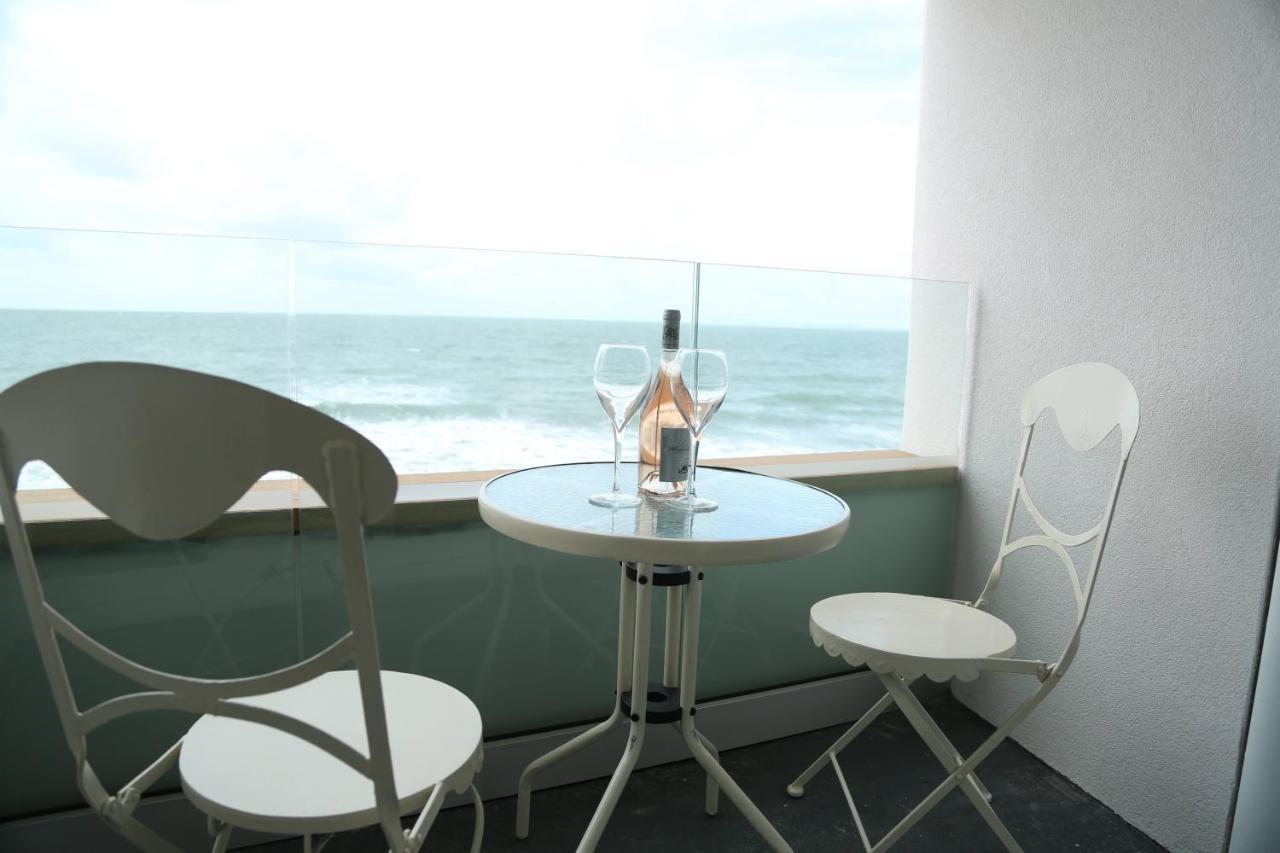Tides - Beach Front Apartment In Bracklesham Bay Чічестер Екстер'єр фото