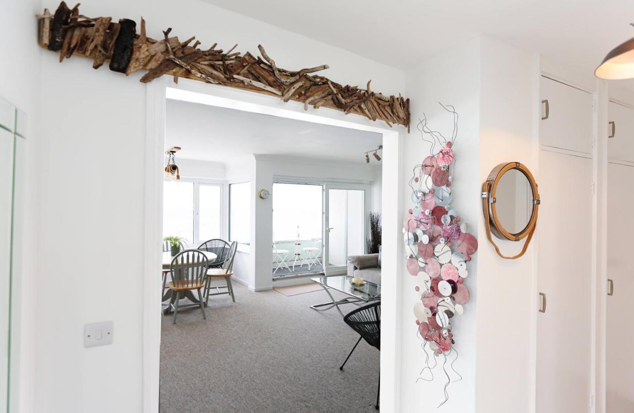 Tides - Beach Front Apartment In Bracklesham Bay Чічестер Екстер'єр фото